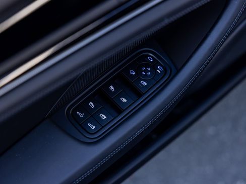 Certified 2025 Porsche Panamera RWD image 44