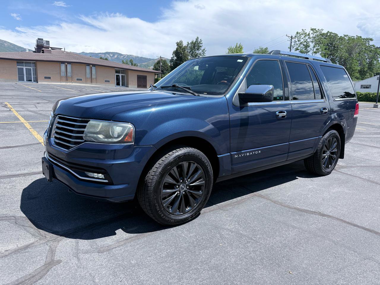 Used 2015 Lincoln Navigator 4WD image 1