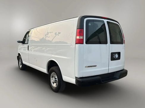 Used 2017 Chevrolet Express 2500 RWD image 8