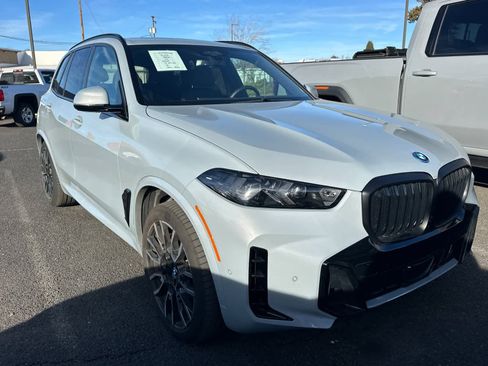 Used 2025 BMW X5 xDrive50e w/ M Sport Package image 5