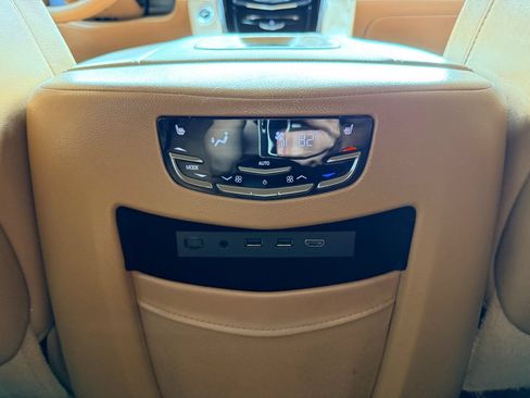 Used 2017 Cadillac Escalade Platinum AWD/4WD image 28