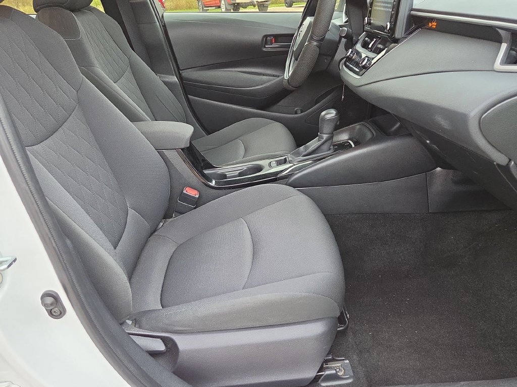 Used 2022 Toyota Corolla LE FWD image 30