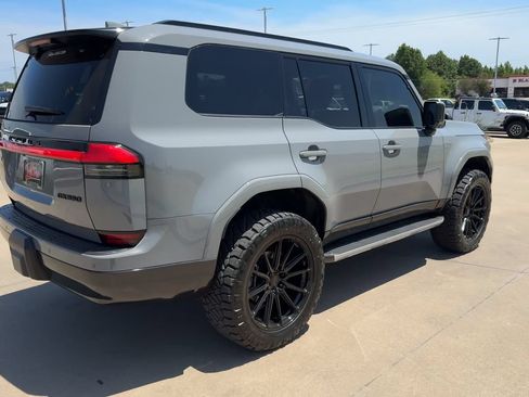 Used 2024 Lexus GX 550 w/ Accessory Package (Z1) AWD/4WD image 9