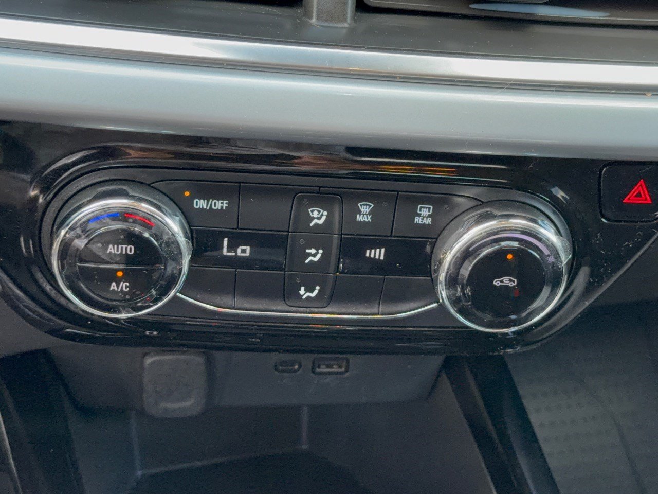 Certified 2024 Chevrolet Trax LT FWD image 22