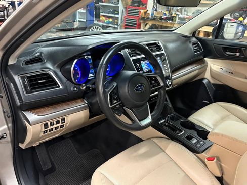 Used 2018 Subaru Outback 3.6R Limited AWD/4WD image 18