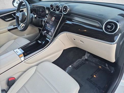 Used 2024 Mercedes-Benz GLC 300 image 21