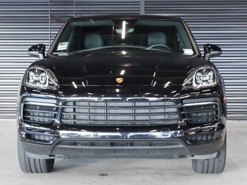 Used 2022 Porsche Cayenne Coupe image 8