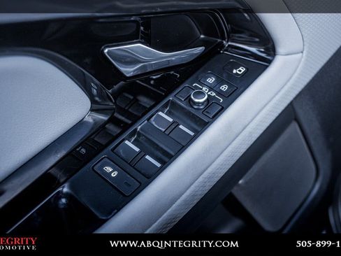 Used 2022 Land Rover Range Rover Evoque R-Dynamic S image 55