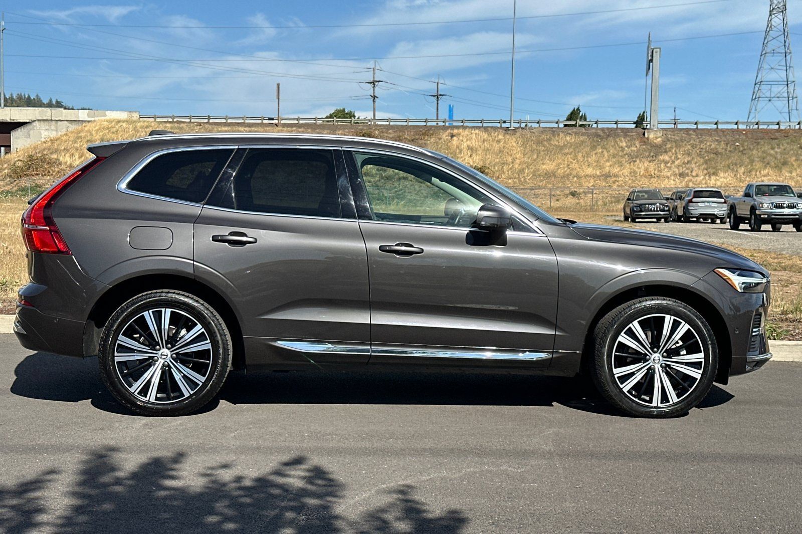 Used 2023 Volvo XC60 B5 Plus w/ Climate Package AWD/4WD image 2