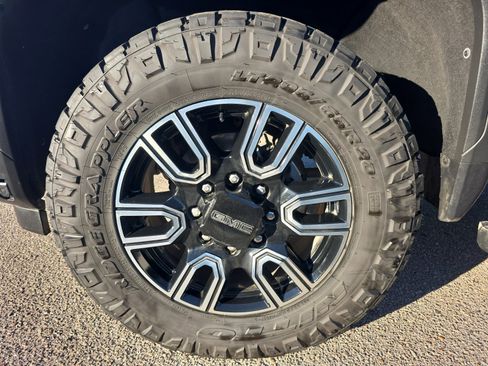 Used 2024 GMC Sierra 2500 AT4 w/ AT4 Premium Plus Package image 26