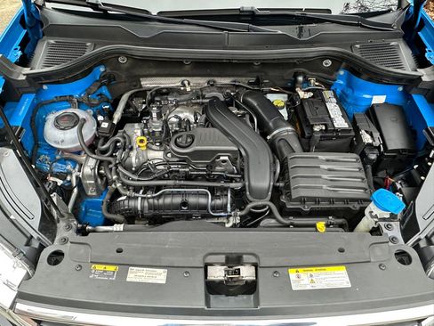 Used 2022 Volkswagen Taos SEL w/ Panoramic Sunroof Package image 19