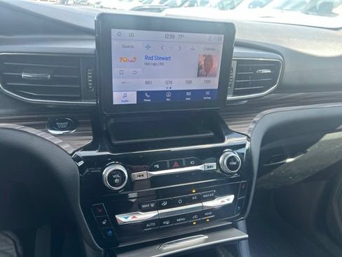 Used 2023 Ford Explorer Limited AWD/4WD image 11