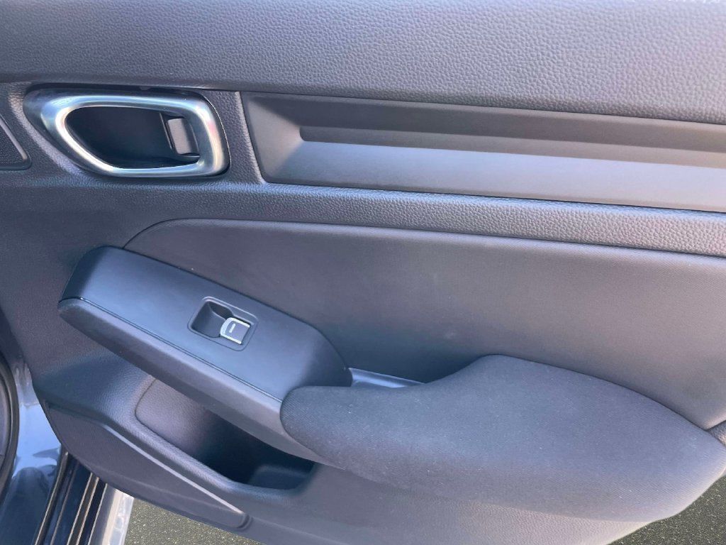 Used 2025 Honda Civic Sport image 11