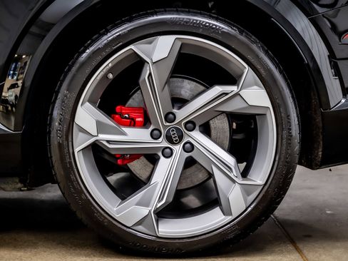 Used 2024 Audi Q8 e-tron Prestige image 36