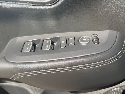 Certified 2025 Honda HR-V EX-L image 18