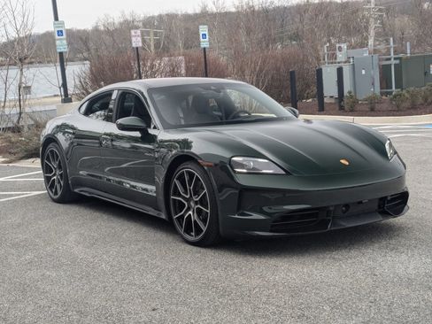Used 2025 Porsche Taycan image 8