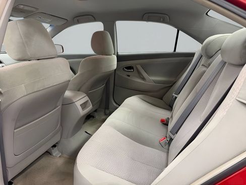 Used 2010 Toyota Camry LE FWD image 12