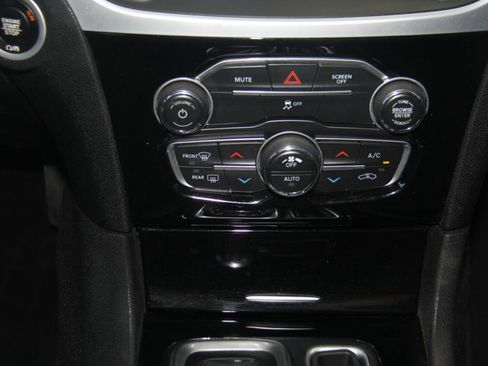 Used 2023 Chrysler 300 Touring w/ Sport Appearance Package RWD image 17