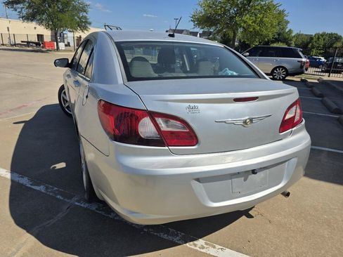 Used 2010 Chrysler Sebring Touring FWD image 27