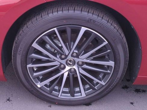 Used 2025 Lexus ES 300h w/ Premium Package image 10