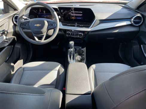Used 2025 Chevrolet Trax LT image 40