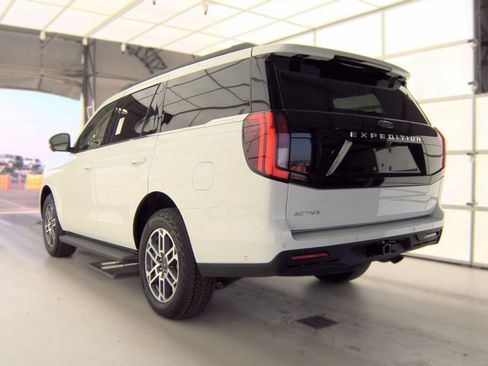 Used 2025 Ford Expedition Active AWD/4WD image 5