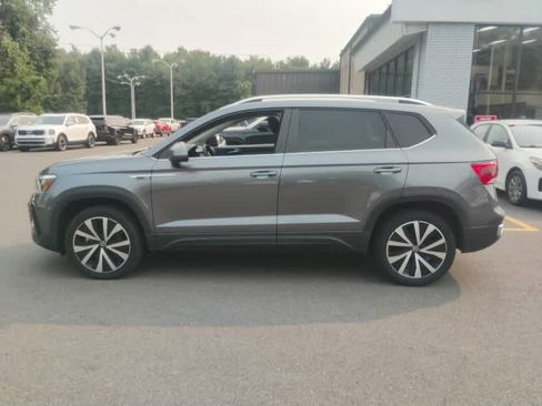 Used 2024 Volkswagen Taos SE FWD image 7