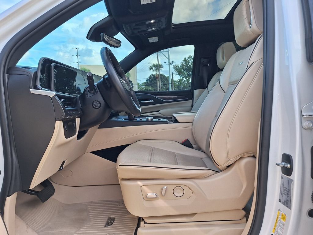 Used 2022 Cadillac Escalade ESV Premium Luxury AWD/4WD image 16