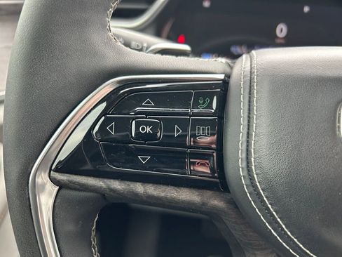 Certified 2023 Jeep Grand Cherokee Overland image 18