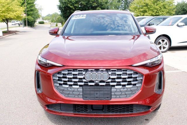 Used 2025 Audi Q5 Premium w/ Premium Plus AWD/4WD image 8