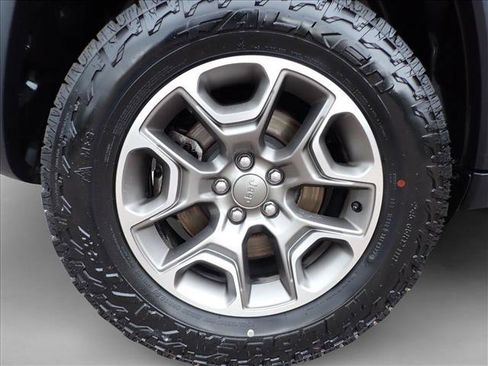 Used 2021 Jeep Cherokee Trailhawk w/ Technology Group AWD/4WD image 7