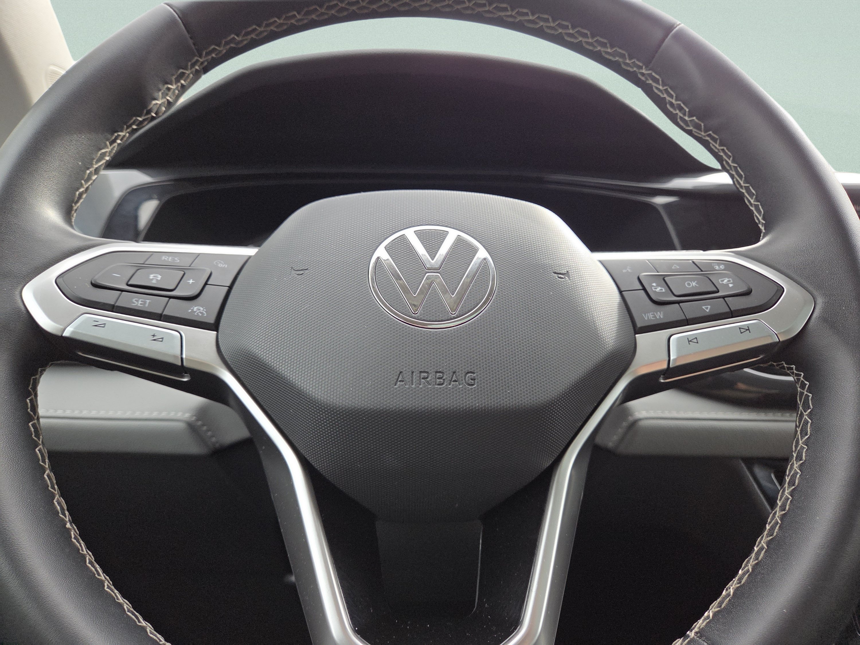 Used 2023 Volkswagen Taos SEL AWD/4WD image 35