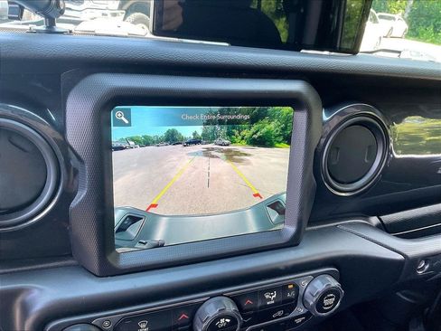 Used 2022 Jeep Gladiator Sport AWD/4WD image 14