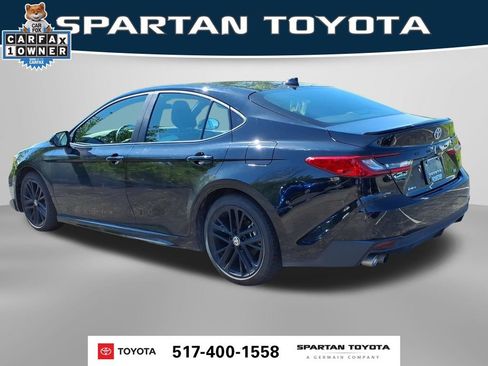 Used 2026 Toyota Camry SE FWD image 9
