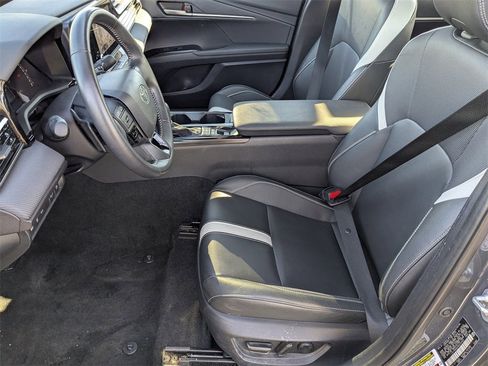 Used 2025 Toyota Camry SE image 18