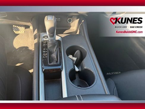 Used 2025 Nissan Altima 2.5 SV image 15