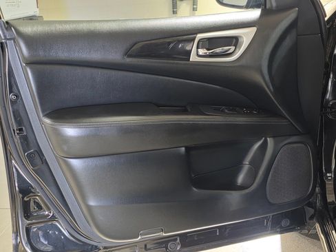 Used 2019 Nissan Pathfinder S FWD image 21