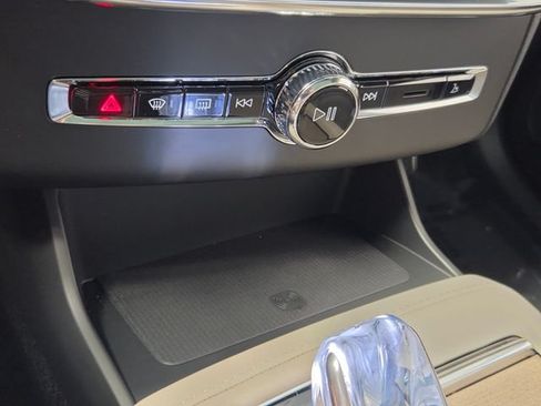 New 2026 Volvo XC90 T8 Plus w/ Protection Package Premier AWD/4WD image 18