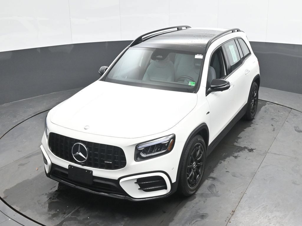 Used 2025 Mercedes-Benz GLB 35 AMG 4MATIC image 38
