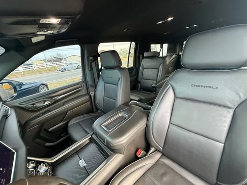 Used 2022 GMC Yukon XL Denali image 13