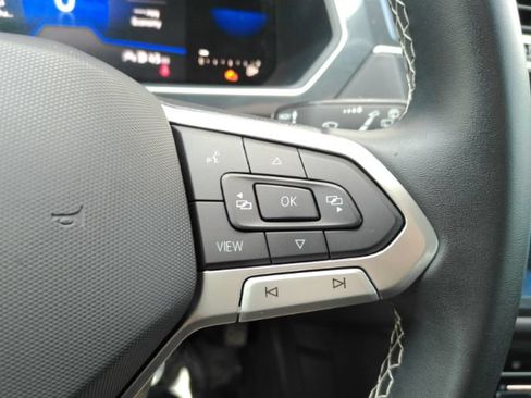 Used 2022 Volkswagen Tiguan SE w/ Panoramic Sunroof Package FWD image 37
