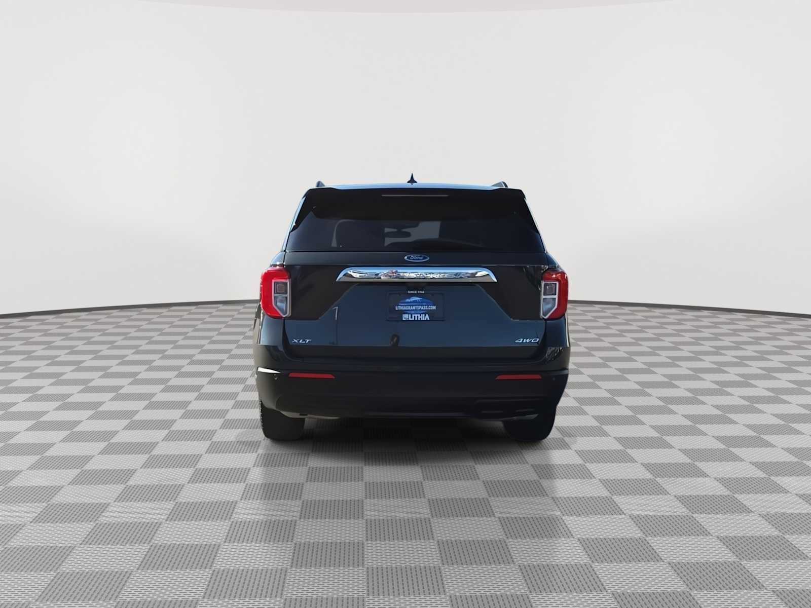 Used 2023 Ford Explorer XLT AWD/4WD image 7
