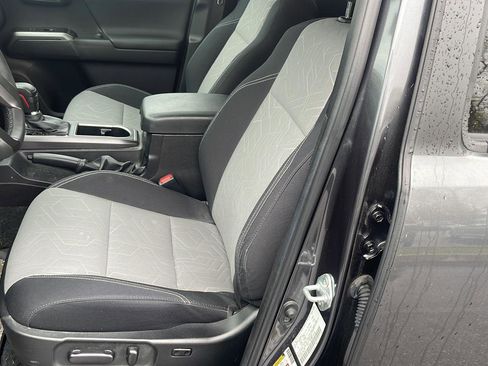 Used 2023 Toyota Tacoma TRD Off-Road w/ Black Out Package (TMS) AWD/4WD image 8