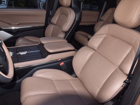 Certified 2025 Lincoln Navigator Black Label image 38