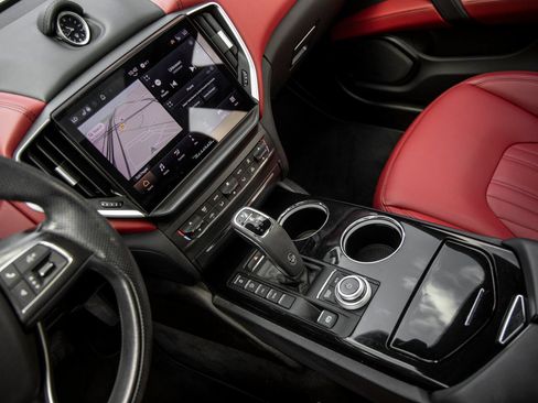 Used 2022 Maserati Ghibli Modena RWD image 32