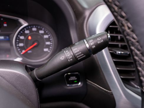 Used 2023 GMC Acadia SLT image 28