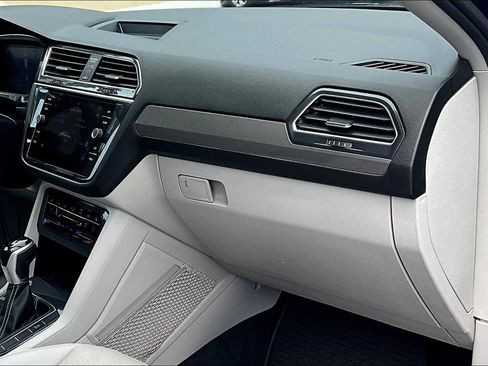 Used 2022 Volkswagen Tiguan SE AWD/4WD image 19