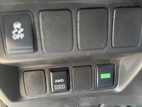 Used 2017 Nissan Rogue Sport SV AWD/4WD image 29