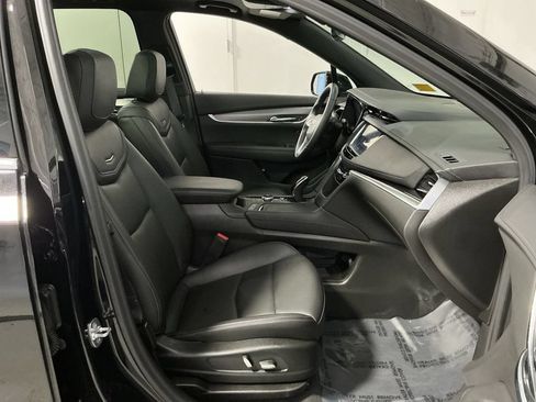 Used 2025 Cadillac XT6 Luxury AWD/4WD image 28