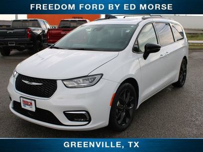 Used 2025 Chrysler Pacifica Limited
